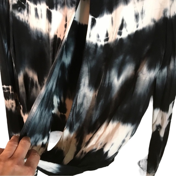 Young fabulous and broke women’s faux wrap open front tie-dye blouse size M - Picture 3 of 9